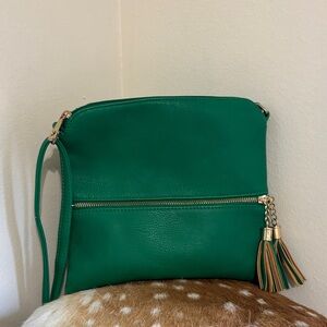Elegant Green Crossbody Bag